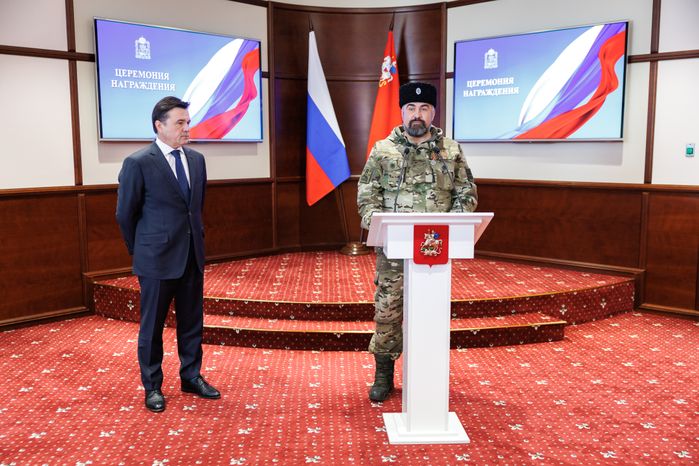 Андрей Воробьев вручил бойцам подразделения БАРС медали "За храбрость" II степени
