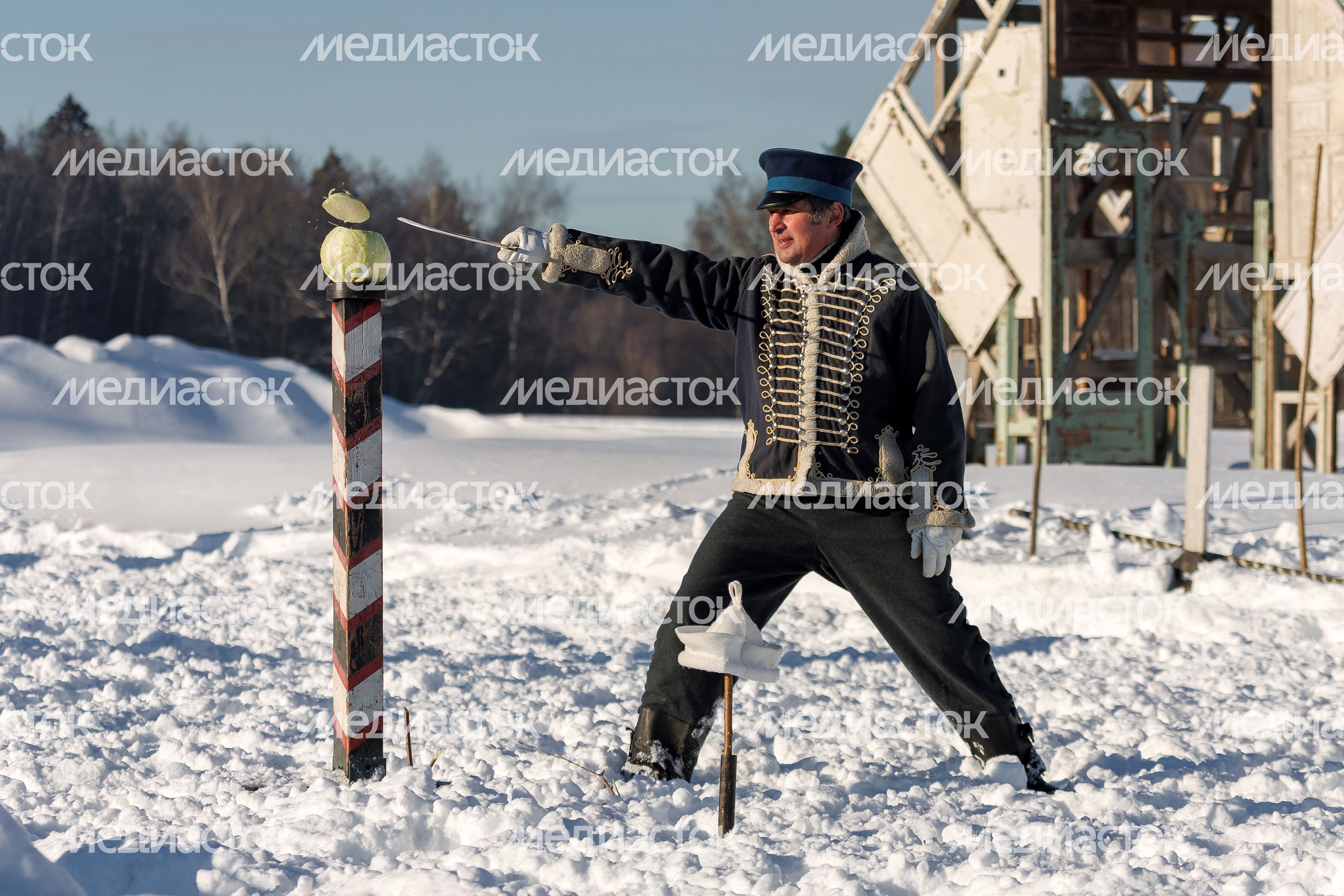 Конное шоу на Главной Масленице в Горках Ленинских