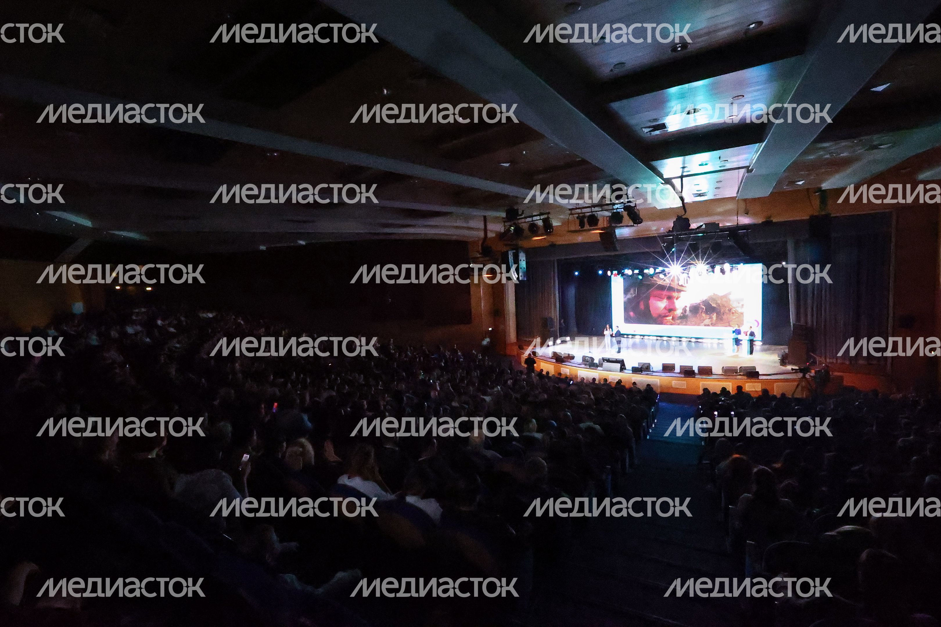 Награждение Губернатором лауреатов губернаторской премии «Мы рядом. Доброе дело»