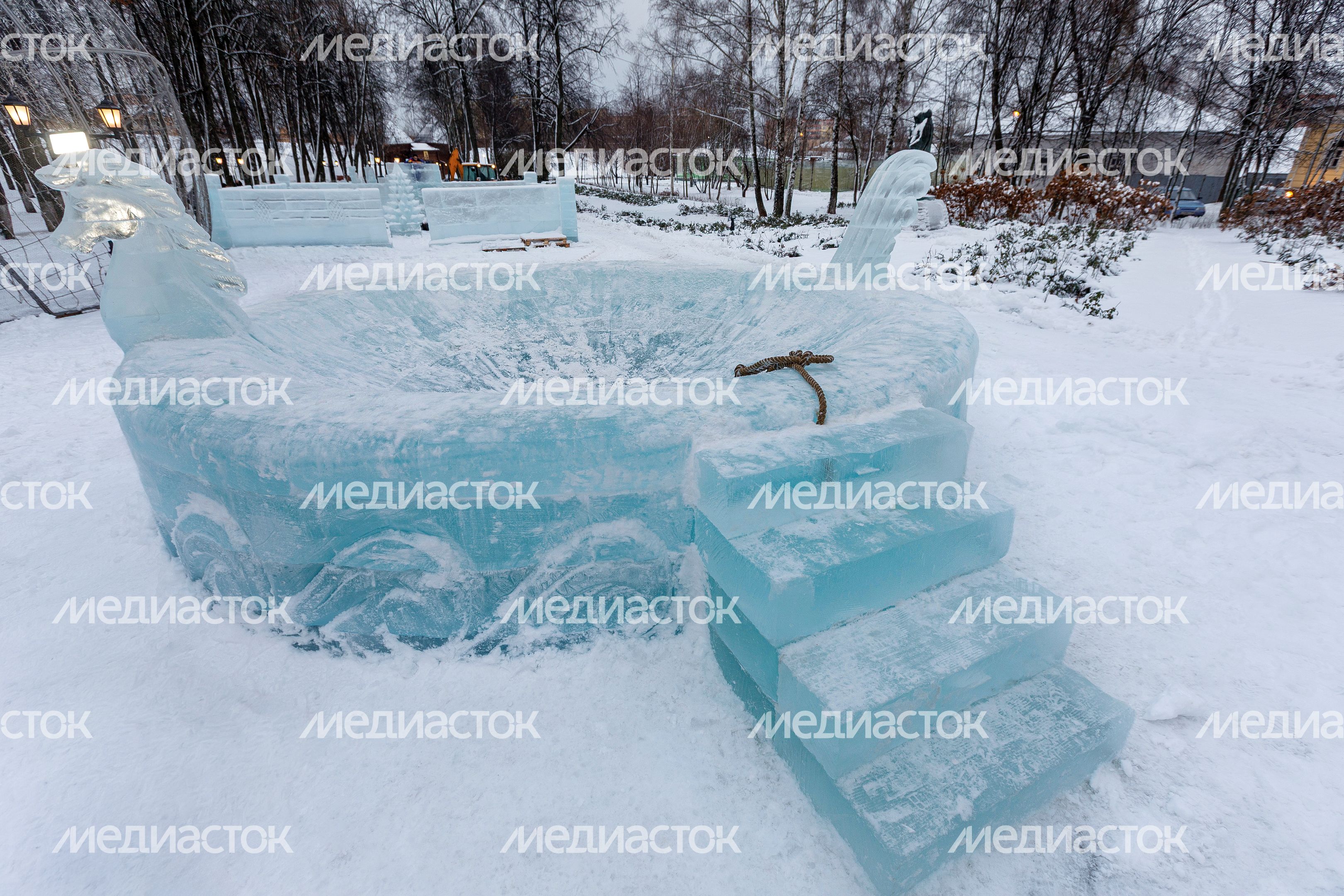 Ледяной городок на Исторической площади в Дмитрове Ледяной городок на Исторической площади в Дмитрове