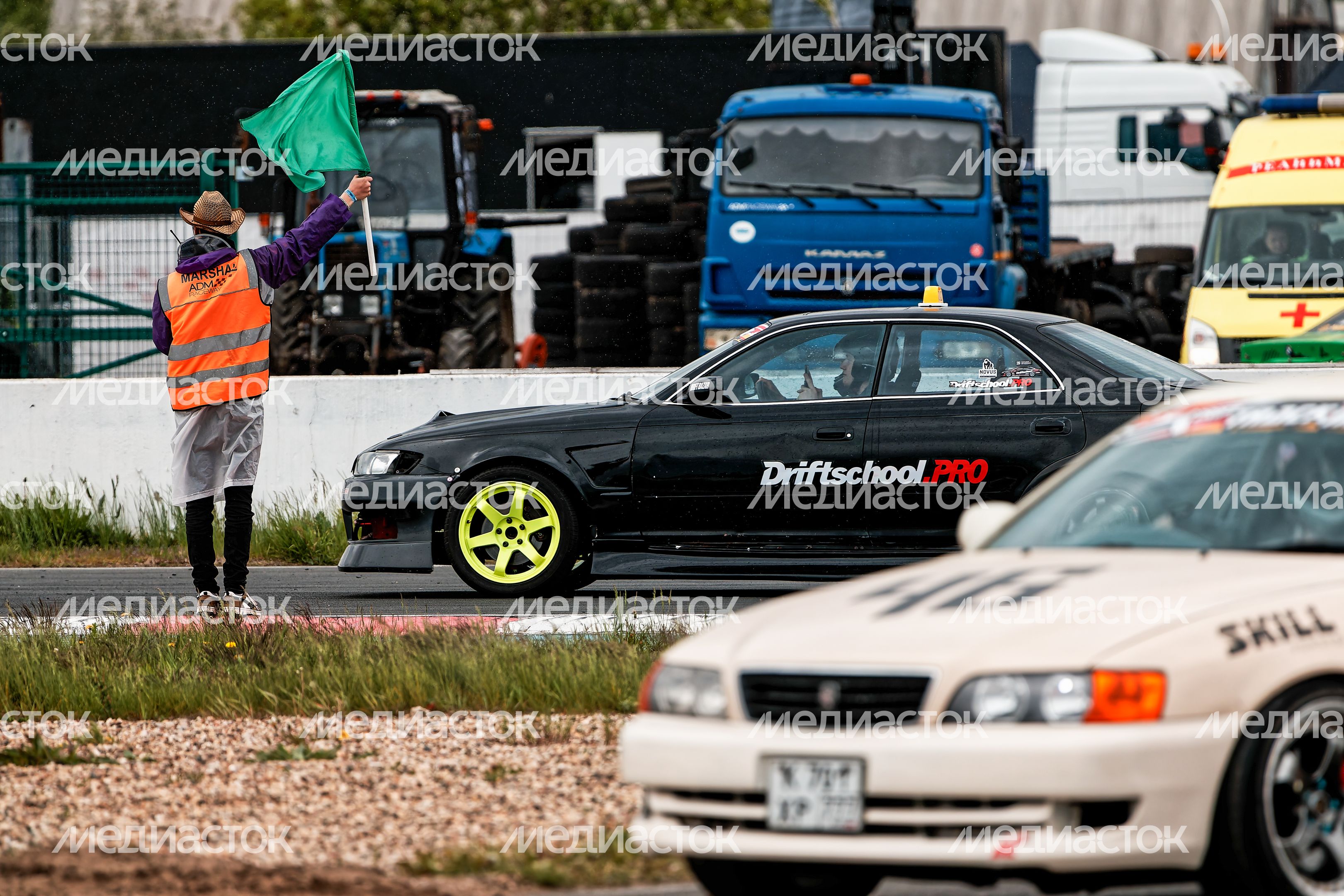 Гонка автомобилей на дрифт-фестивале скорости и драйва Drift Expo Track Mode 2025 Гонка автомобилей на дрифт-фестивале скорости и драйва Drift Expo Track Mode 2025