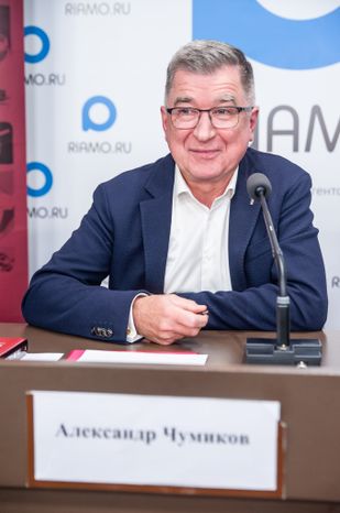 Презентация книги Александра Чумикова «Москва-400. Кам-са-мол! 90-е»