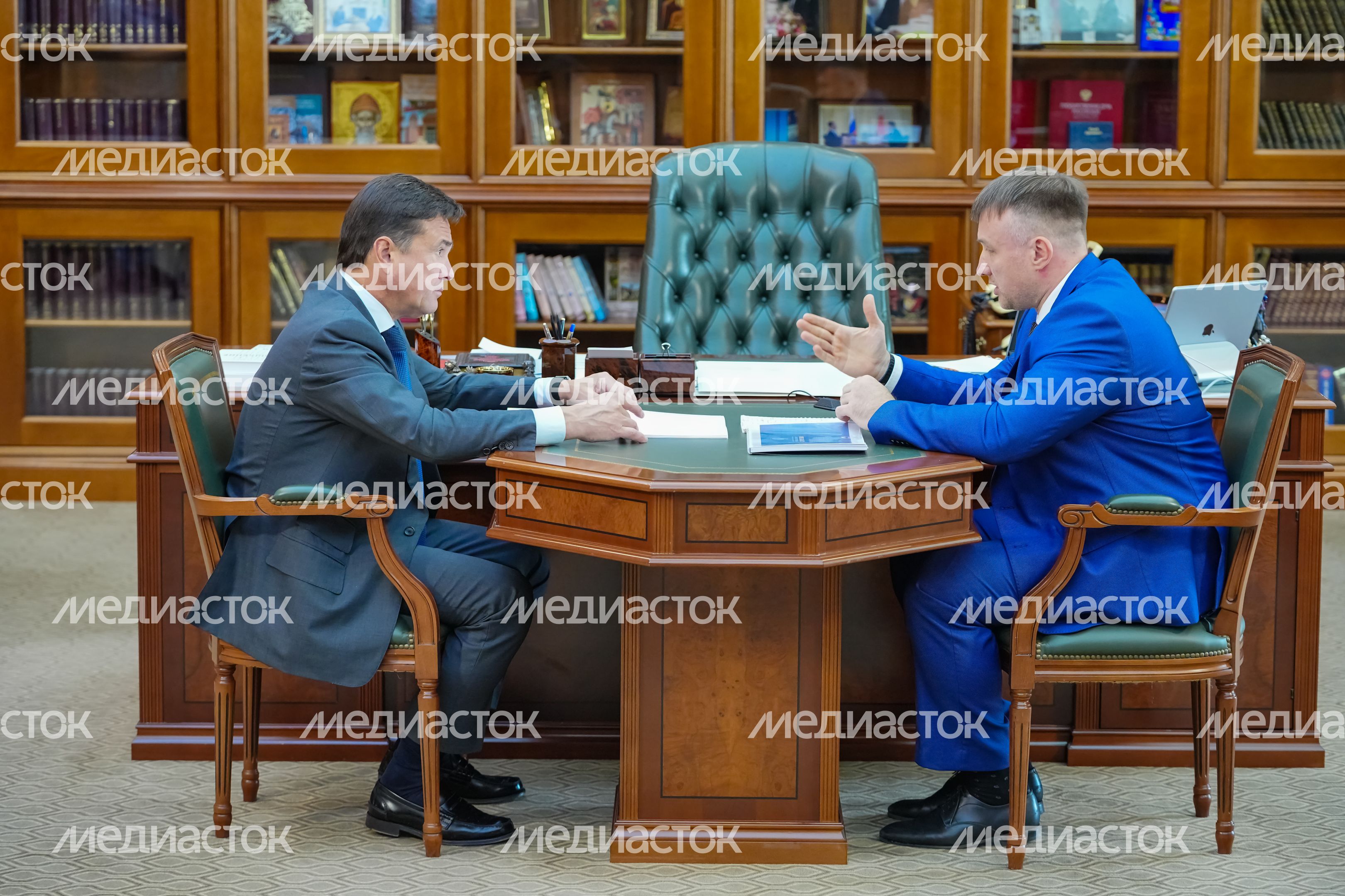 Андрей Воробьев провел рабочую встречу с главой г.о. Серпухов Алексеем Шимко Андрей Воробьев провел рабочую встречу с главой г.о. Серпухов Алексеем Шимко
