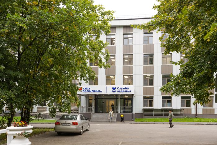 Взрослая поликлиника на улице Ленина после капитального ремонта в городе Дзержинский