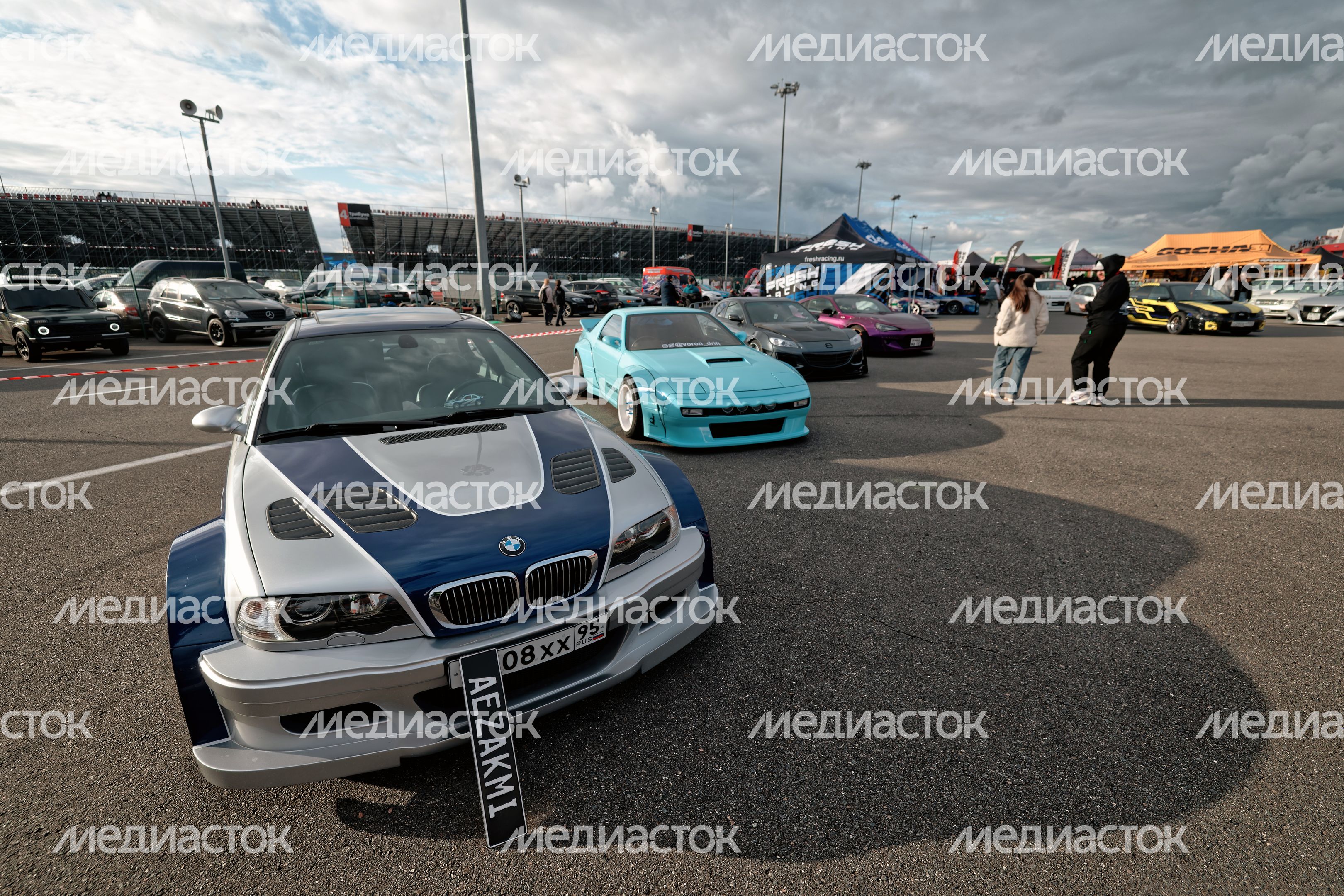 Выставочная зона эксклюзивных автомобилей на дрифт-фестивале «Дрифт Экспо» в Волоколамске Выставочная зона эксклюзивных автомобилей на дрифт-фестивале «Дрифт Экспо» в Волоколамске