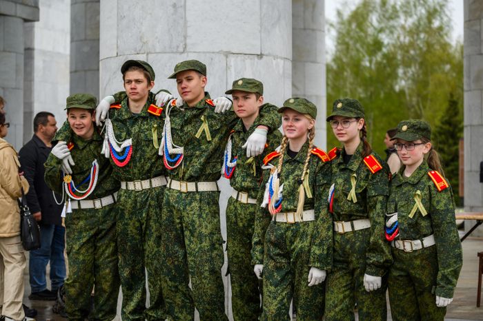 Военно-патриотическая игра «Юнармия, вперед!», посвященная Дню Победы, в Горках Ленинских