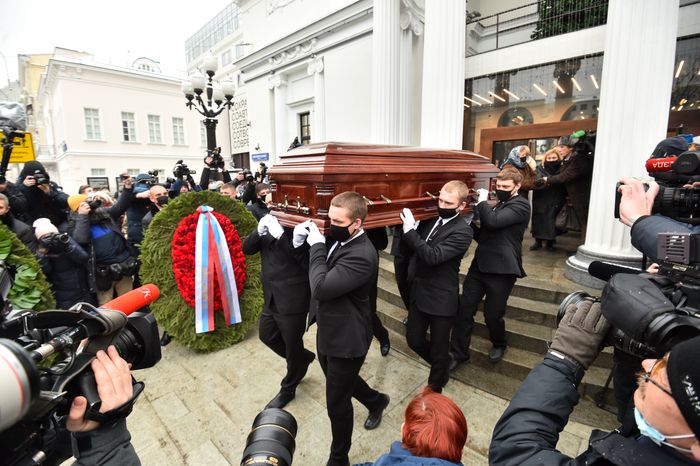 Церемония прощания с актером Валентином Гафтом в театре «Современник» в Москве