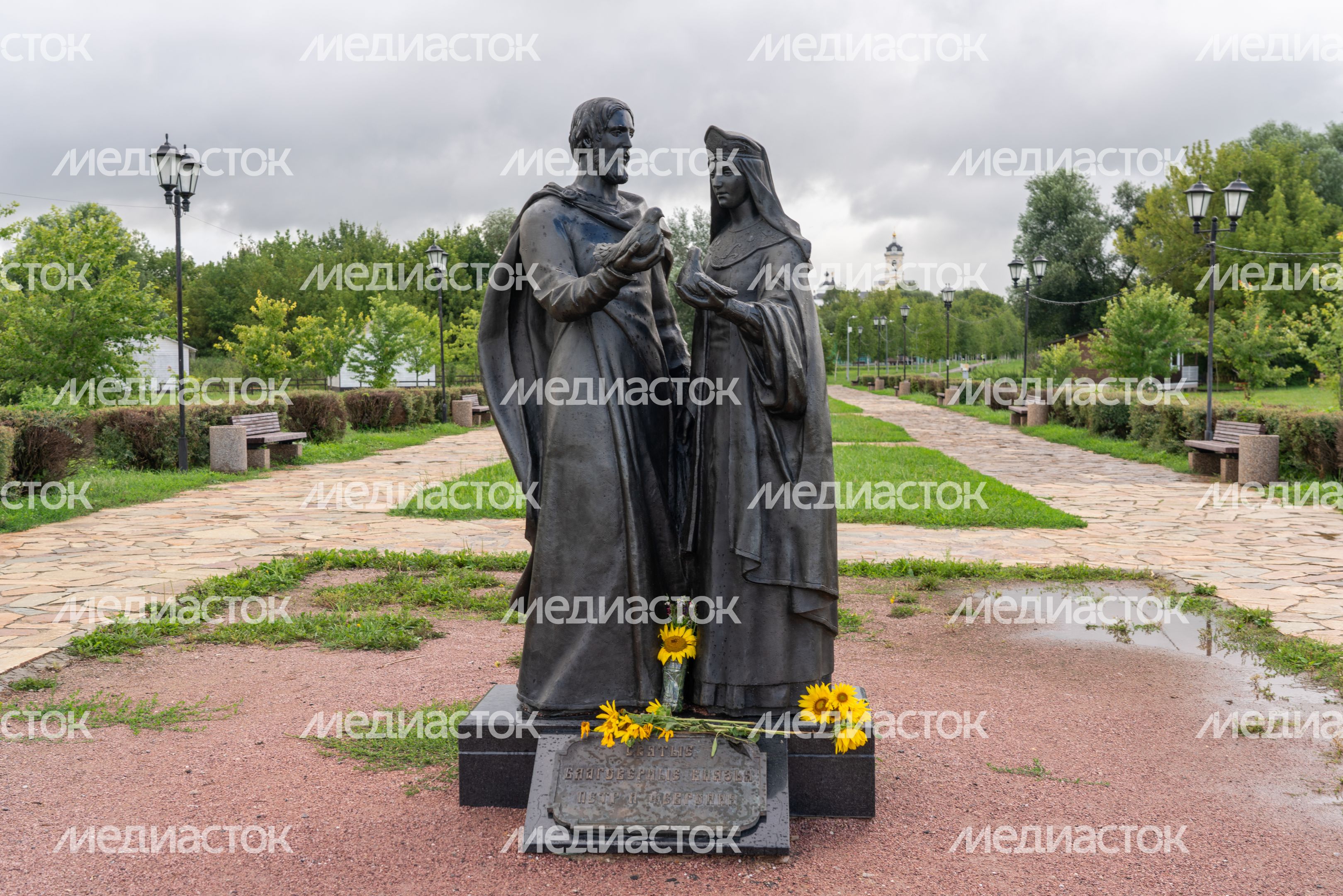 Летний Принарский парк в Серпухове Летний Принарский парк в Серпухове