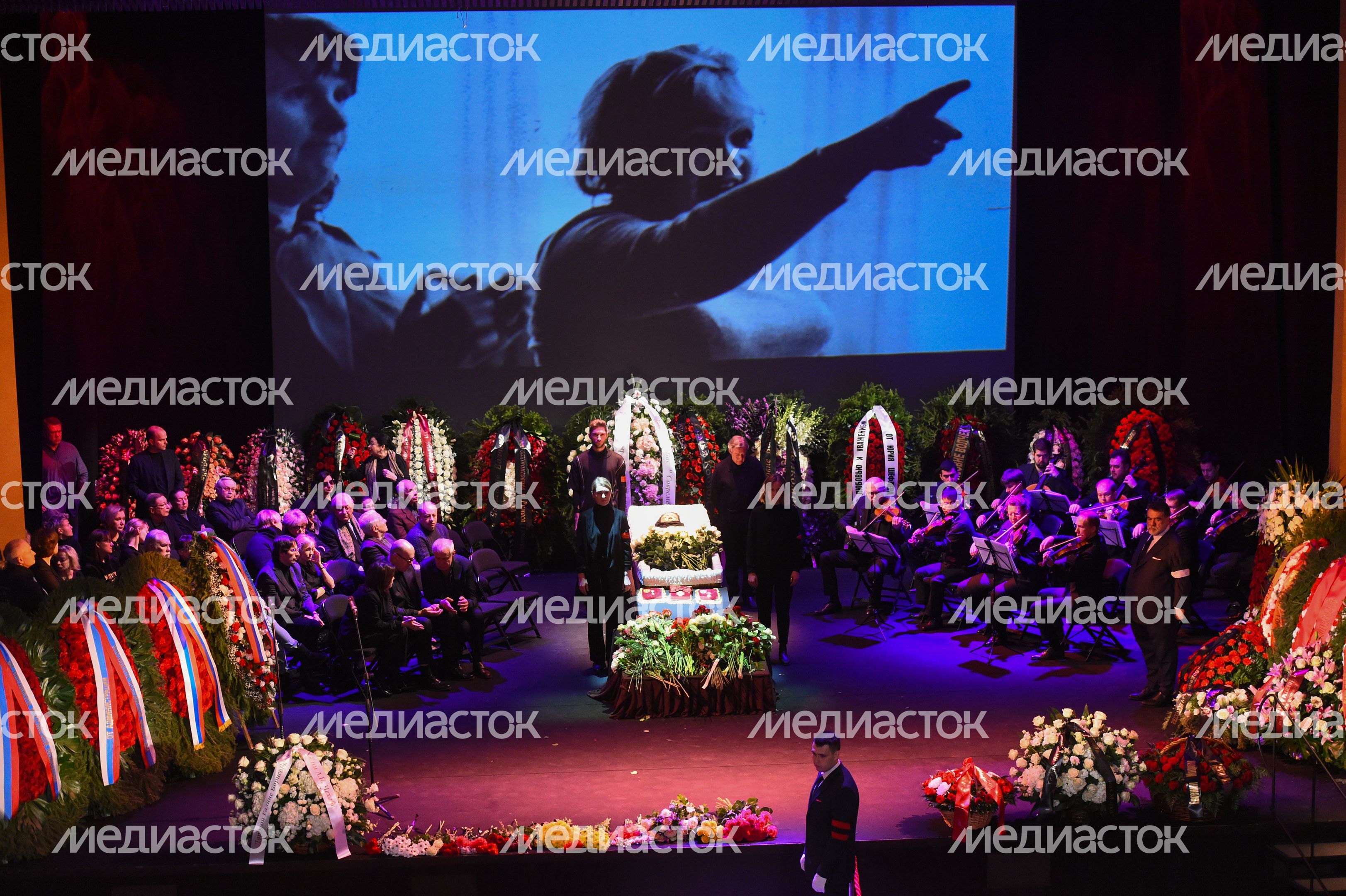Церемония прощания с Галиной Волчек