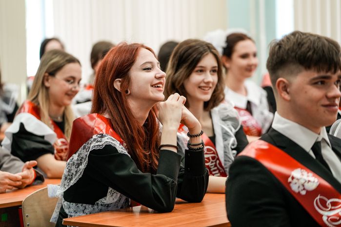Губернатор поздравил выпускников реутовской СОШ №10 с последним звонком