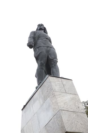 Памятник ночному тарану Талалихина