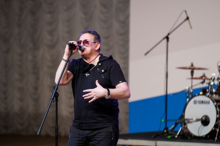 Группа "7Б" выступает перед гостями и участниками форума "На государственной службе"