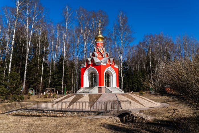 Часовня иконы Божией Матери «Живоносный источник» в Можайском округе у истока Москвы-реки