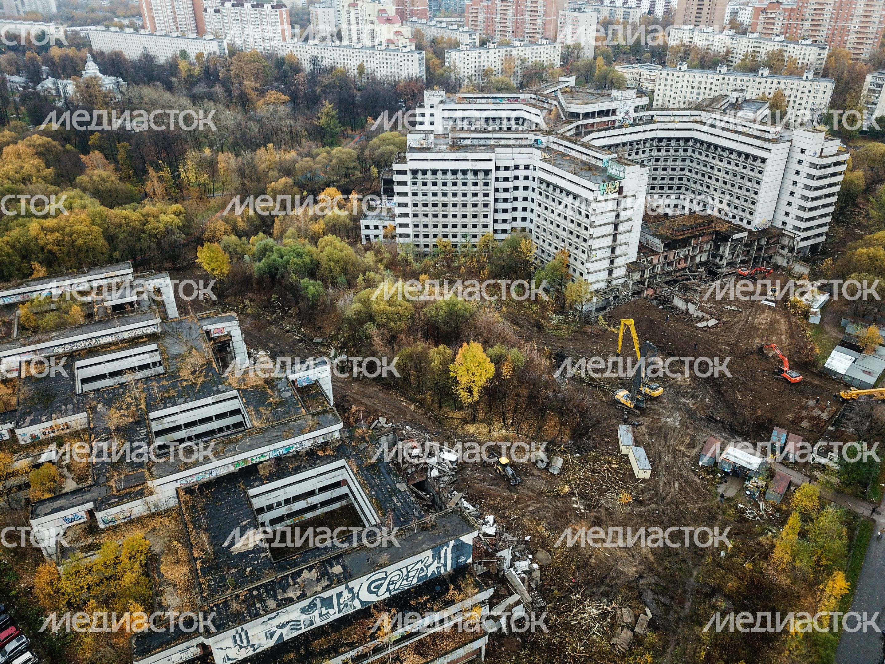 Начало работ по демонтажу Ховринской заброшенной больницы