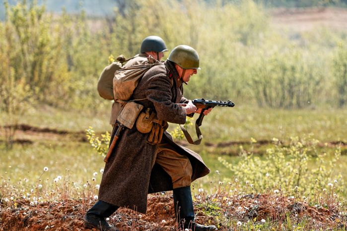 Военно-историческая реконструкция боя Великой Отечественной войны с техникой и авиацией в парке «Патриот» Одинцовского округа