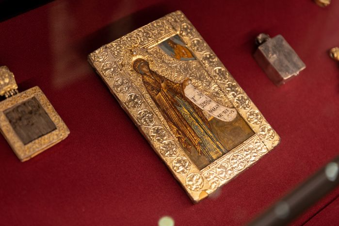 Ризница. Экспозиция Реликвия и сокровища Троице-Сергиева монастыря XI-XVII веков