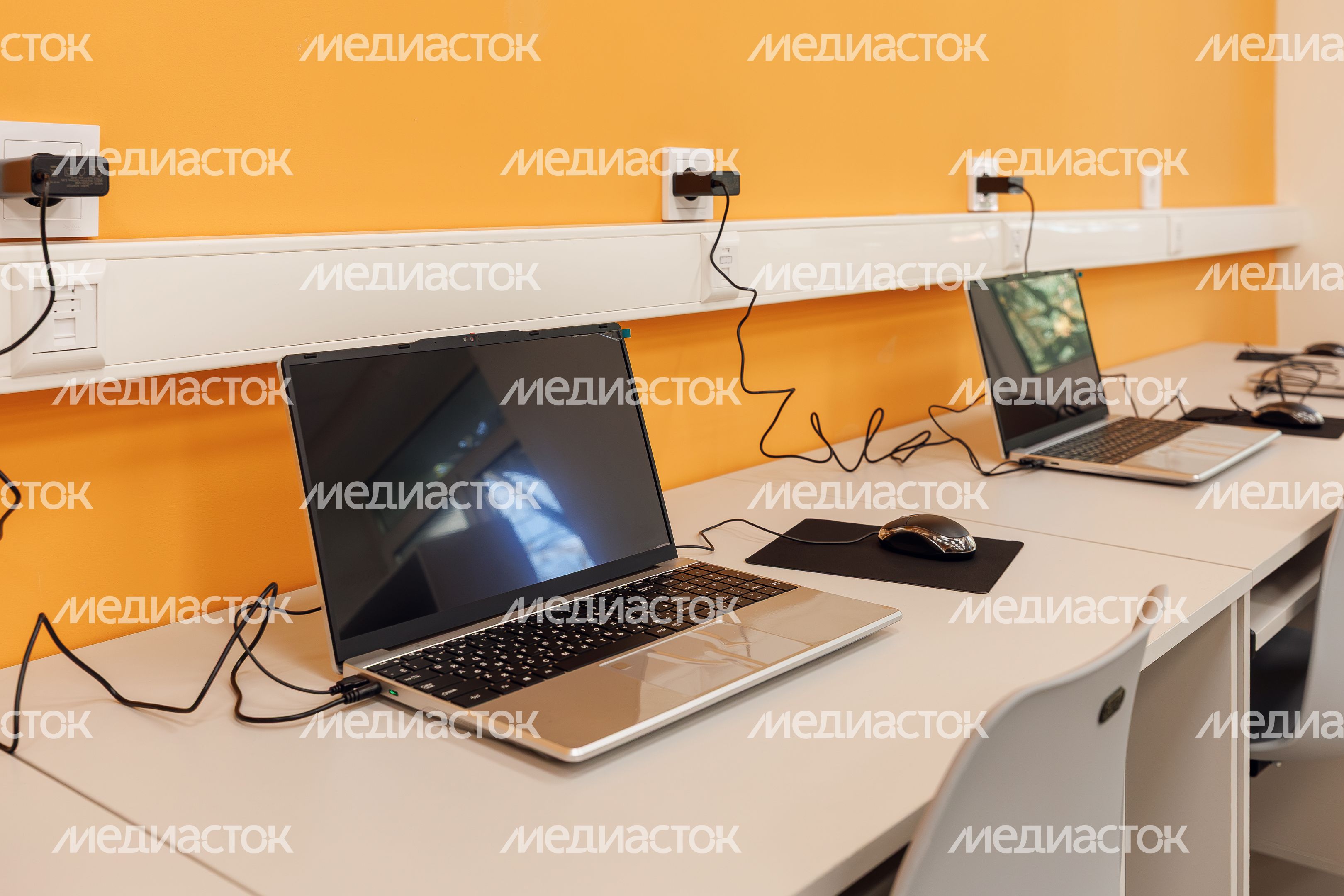 Учебный класс информатики гимназии №23 на улице Тюкова в Сходне округа Химки после капитального ремонта Учебный класс информатики гимназии №23 на улице Тюкова в Сходне округа Химки после капитального ремонта