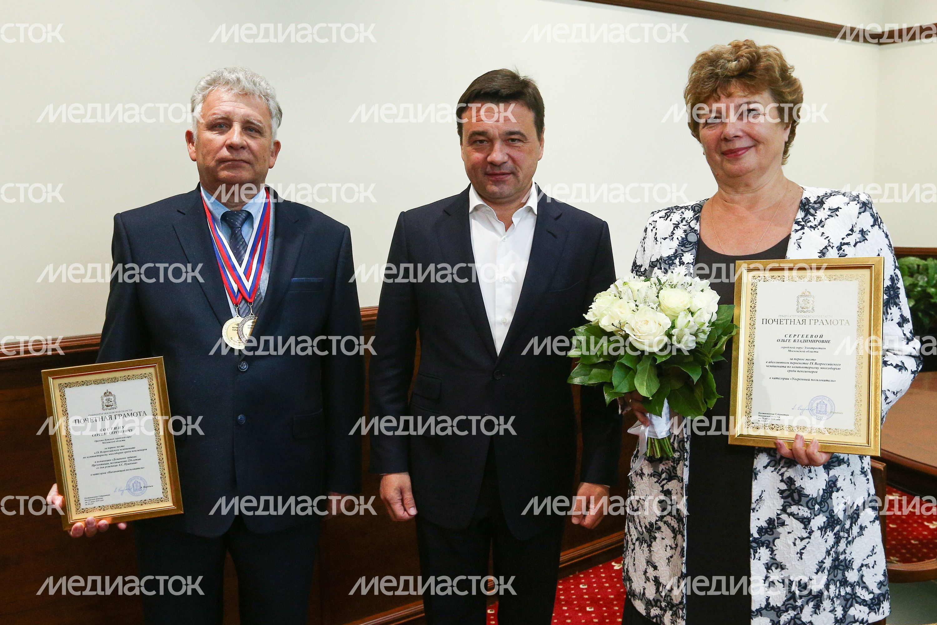 Награждение победителей IX Всероссийского чемпионата по компьютерному многоборью среди пенсионеров Награждение победителей IX Всероссийского чемпионата по компьютерному многоборью среди пенсионеров