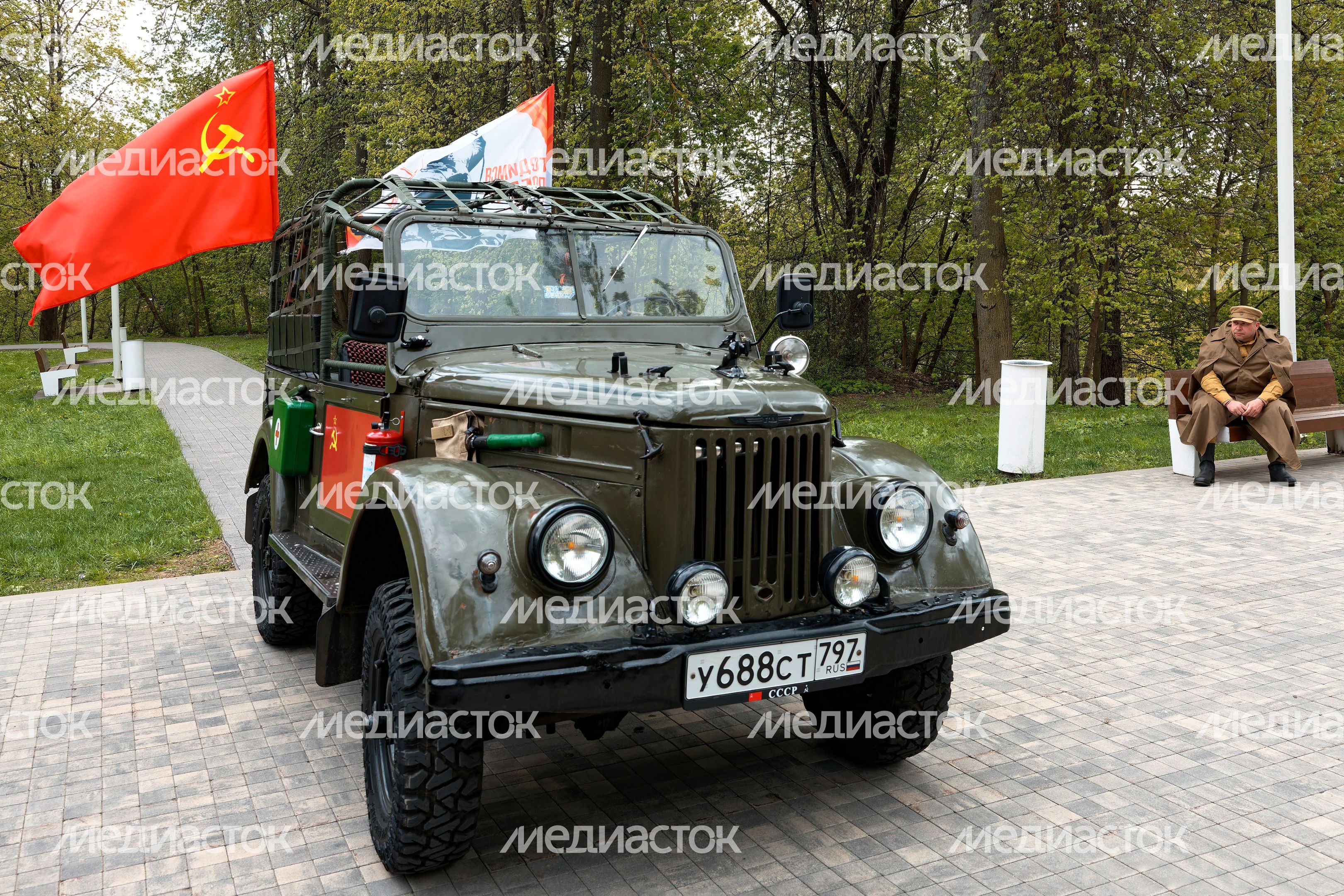 Ретроавтомобили на автопробеге ко Дню Победы «Победный маршрут» в Истре