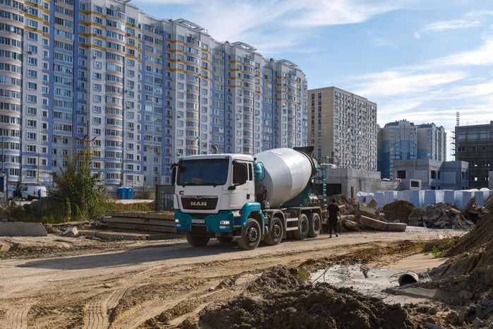 Спецтехника на строительстве Центральной районной больницы в Балашихе 2025