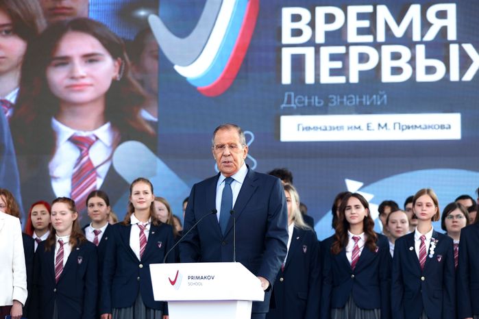 Торжественная линейка в гимназии им. Е.М. Примакова с участием Губернатора Подмосковья