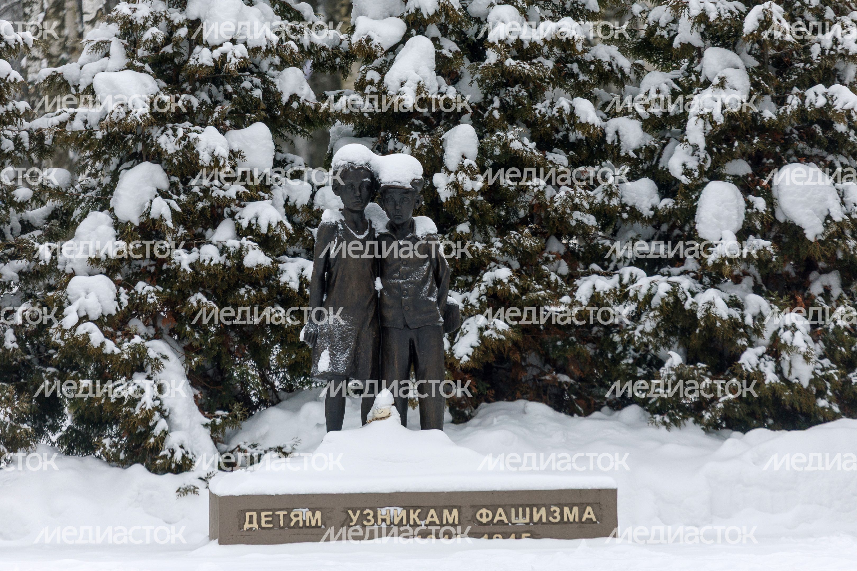 Памятник детям — узникам фашизма в парке культуры и отдыха города Лобня