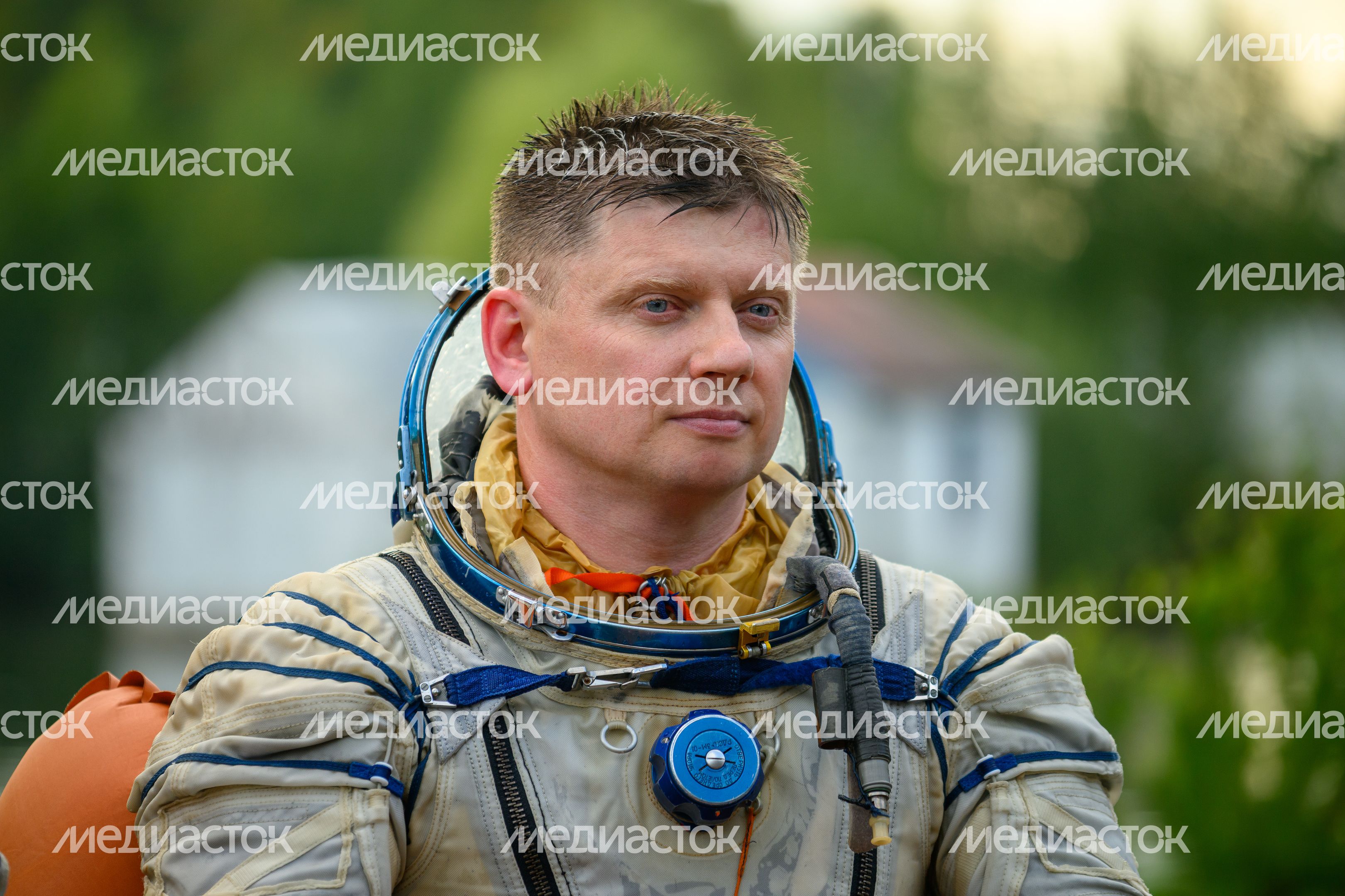 Космонавт Роскосмоса Александр Гребенкин на тренировке космонавтов по действиям после посадки на водную поверхность Космонавт Роскосмоса Александр Гребенкин на тренировке космонавтов по действиям после посадки на водную поверхность