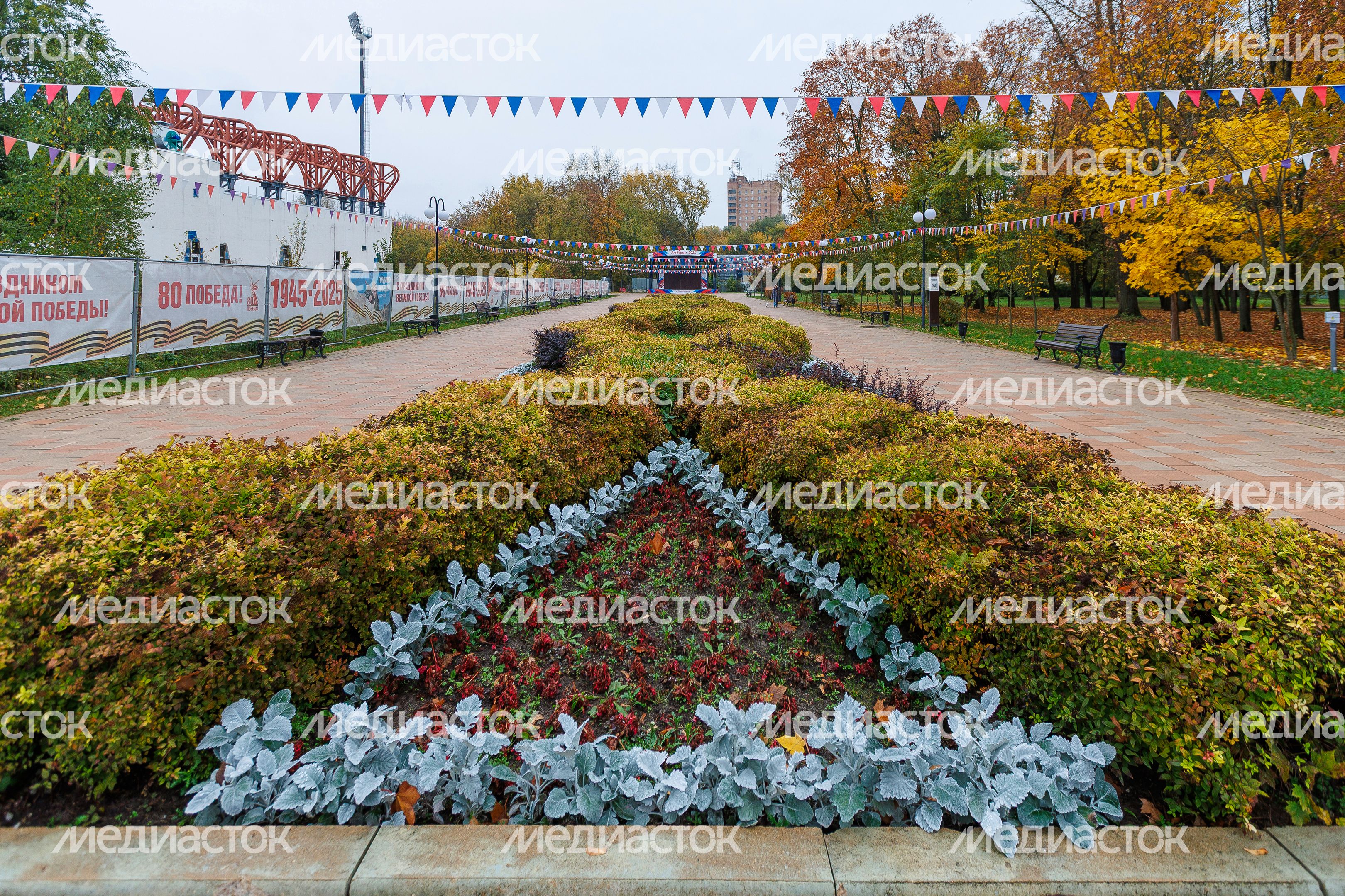 Центральный парк культуры и отдыха в Люберцах осенью Центральный парк культуры и отдыха в Люберцах осенью