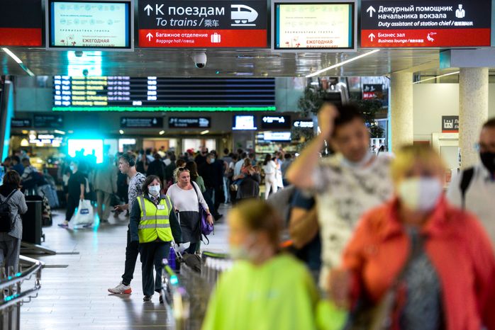 Выступление артистов музыкального театра «Геликон-опера» на Ленинградском вокзале в Москве