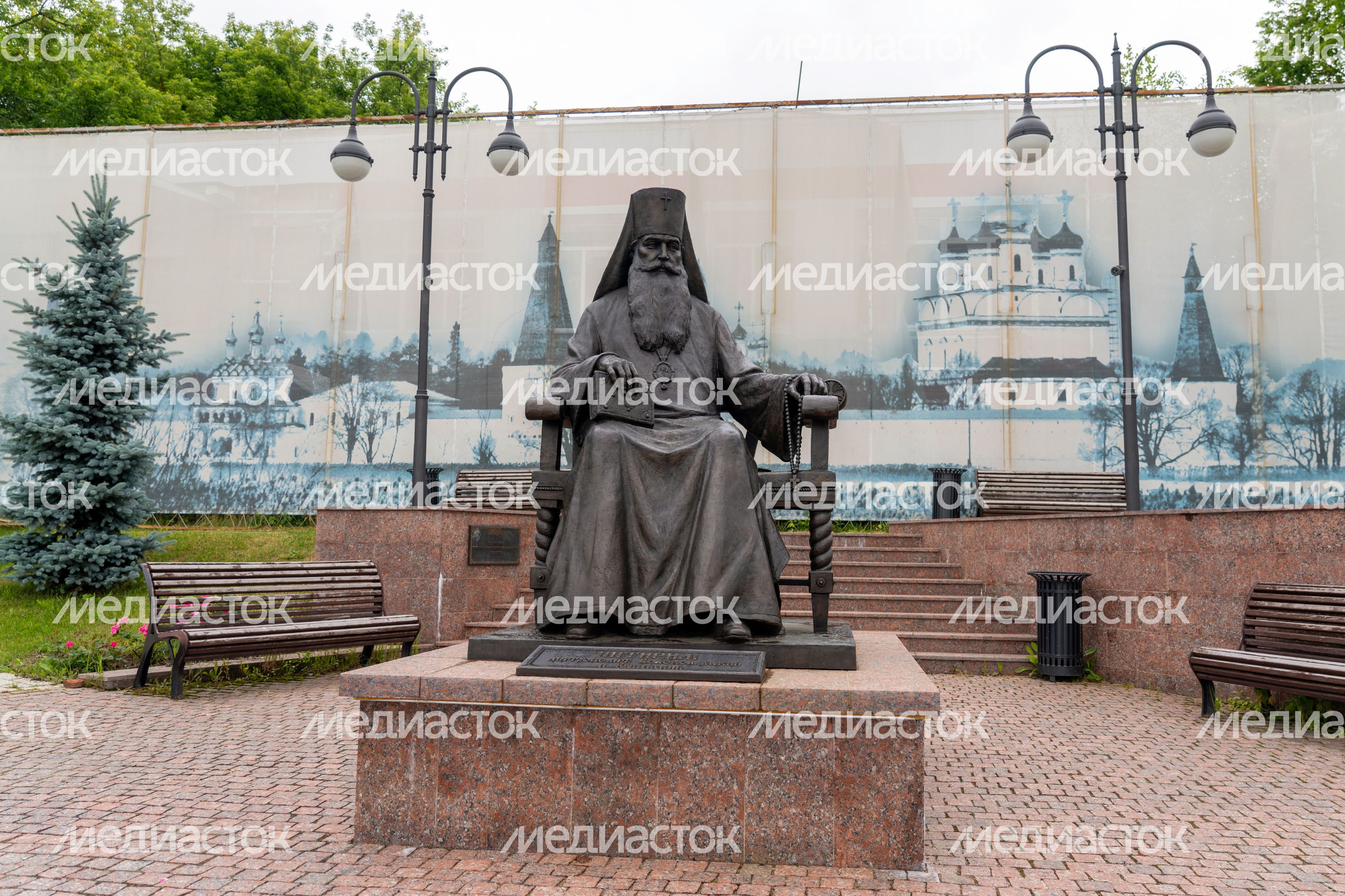 Памятник митрополиту Питириму в Волоколамске