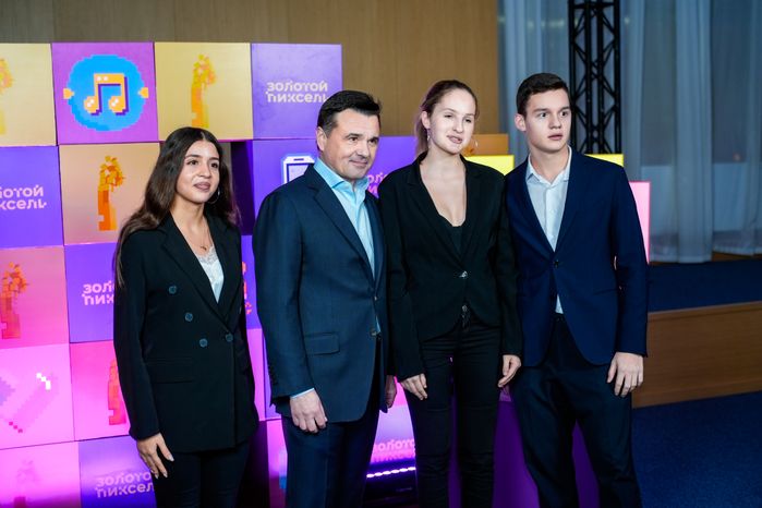 Андрей Воробьёв наградил победителей премии "Золотой пиксель"