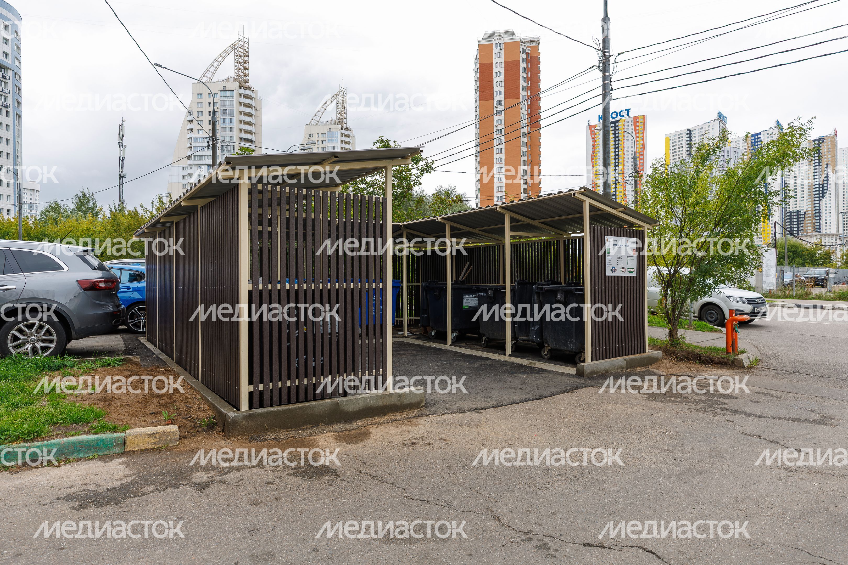 Модернизированные контейнерные площадки для мусора в Красногорске Модернизированные контейнерные площадки для мусора в Красногорске