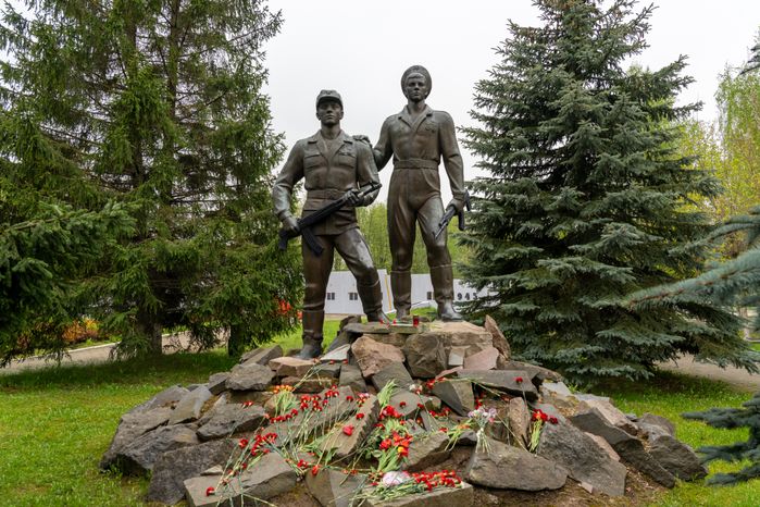 Памятник воинам, погибшим в Афганистане, на территории Ленино-Снегиревского военно-мемориального комплекса