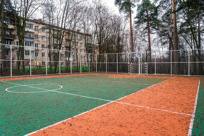 Спортивная площадка в Красногорском городском парке после реконструкции зимой
