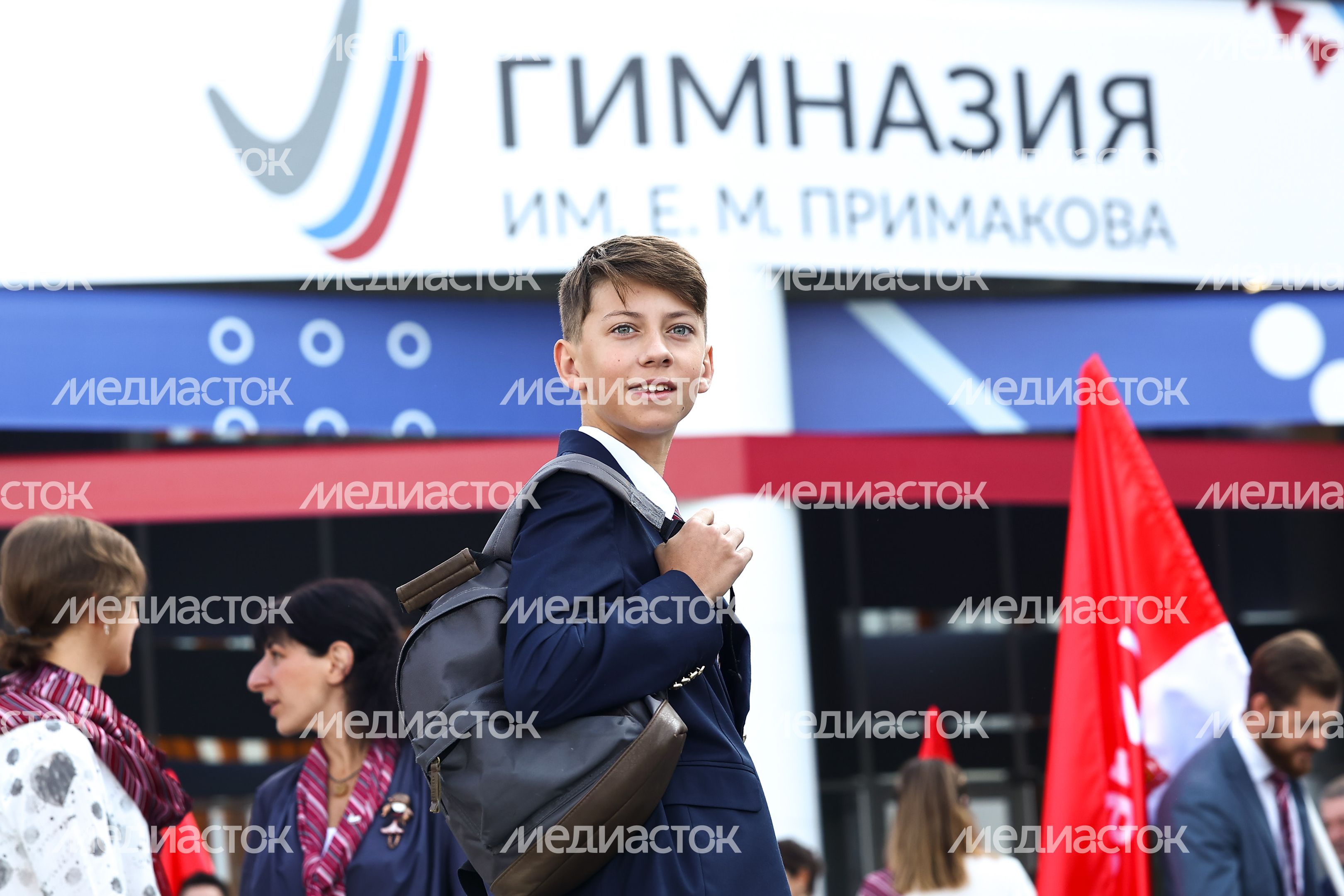 Торжественная линейка в гимназии им. Е.М. Примакова с участием Губернатора Подмосковья