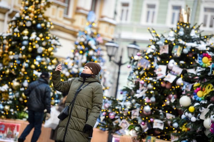 Открытие выставки дизайнерских елок на Кузнецком мосту