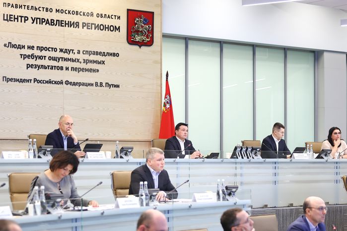 Совещание губернатора с руководящим составом правительства региона и главами округов
