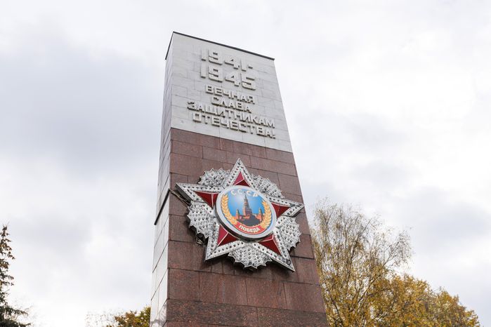 Мемориал Славы на площади Победы в Ногинске осенью