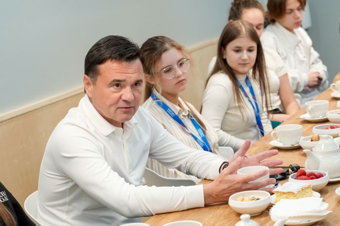 Андрей Воробьев приехал в Технолицей им. В.И. Долгих и пообщался с ребятами