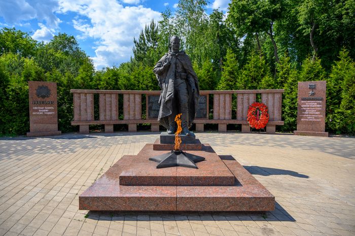 Мемориал погибшим в Великой Отечественной войне жителям Лосино-Петровского на территории Никольского парка