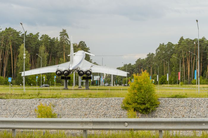 Памятник Ту-144