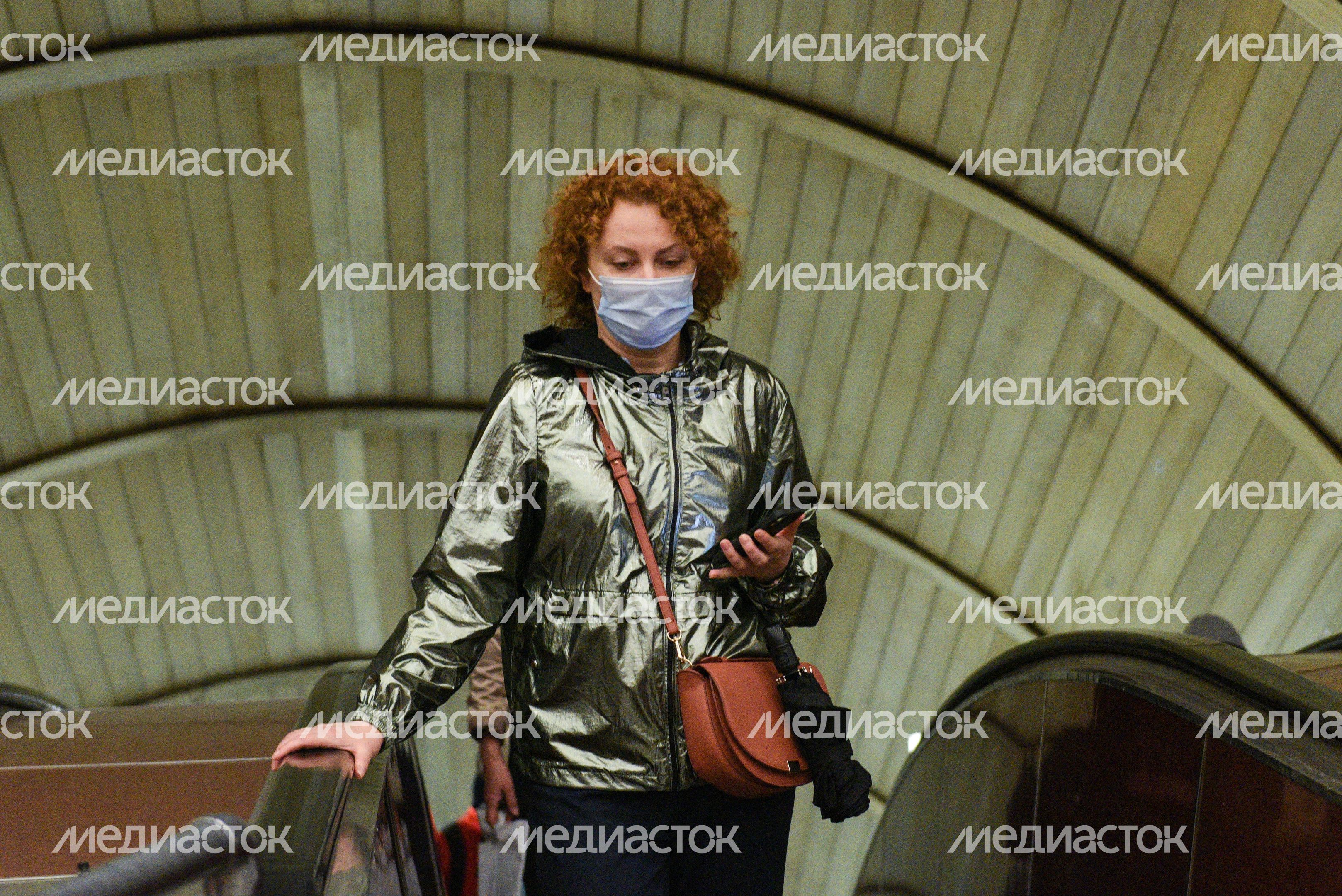 Проверки соблюдения масочно-перчаточного режима в общественном транспорте в Москве