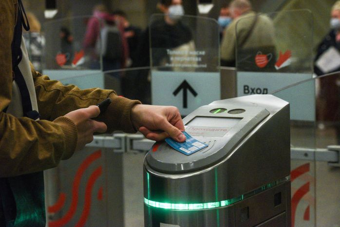 Проверки соблюдения масочно-перчаточного режима в общественном транспорте в Москве