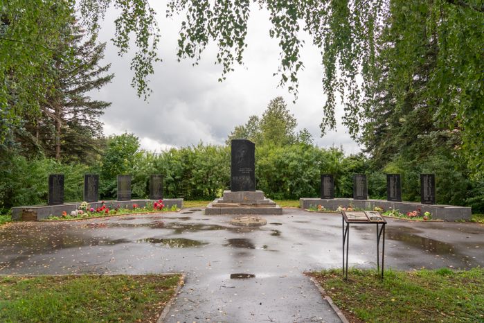 Лотошино. Микулино. Памятник погибшим землякам