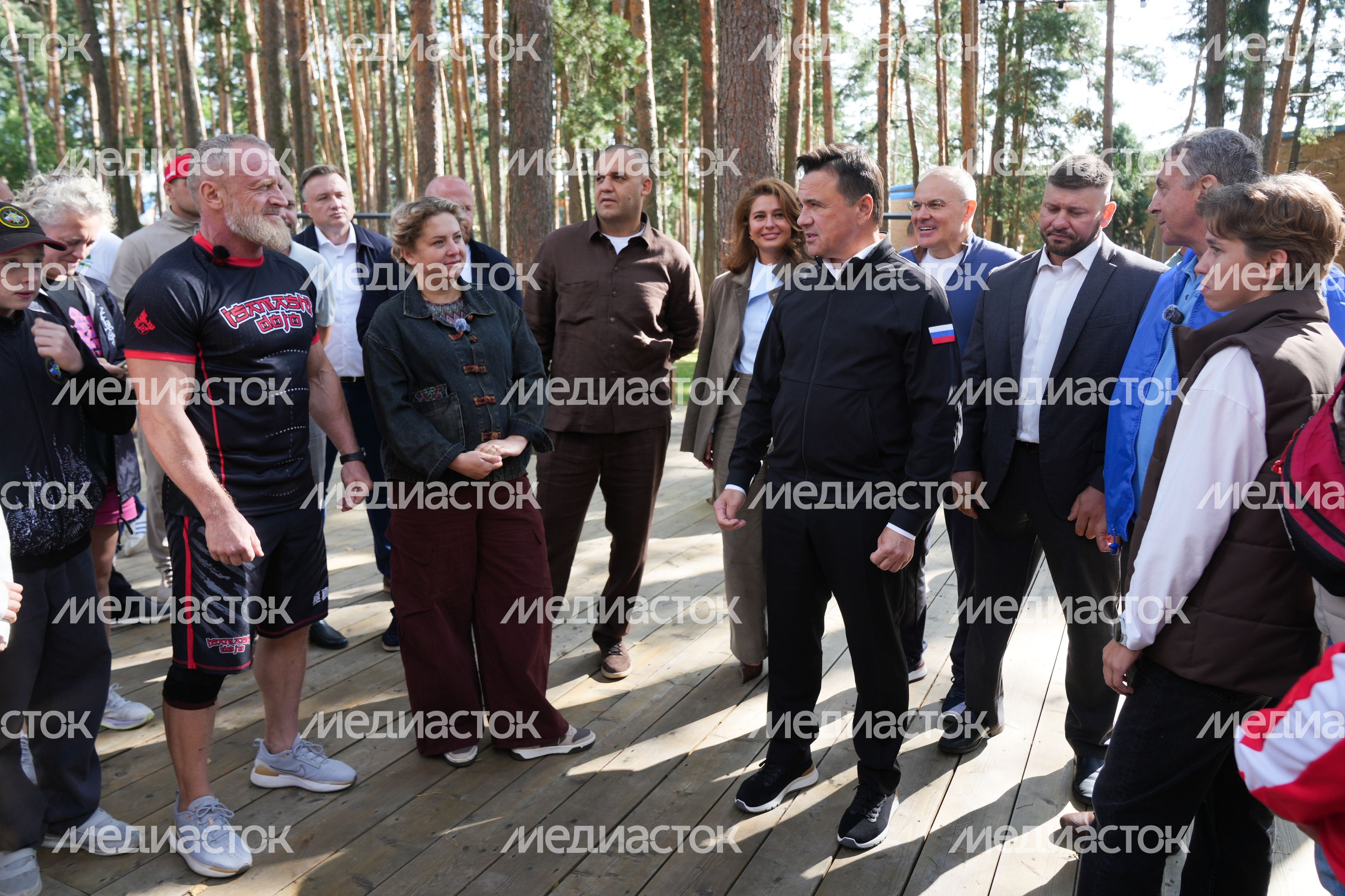 Андрей Воробьев пообщался с тренерами и спортсменами на спортивной базе "Лесная опушка"