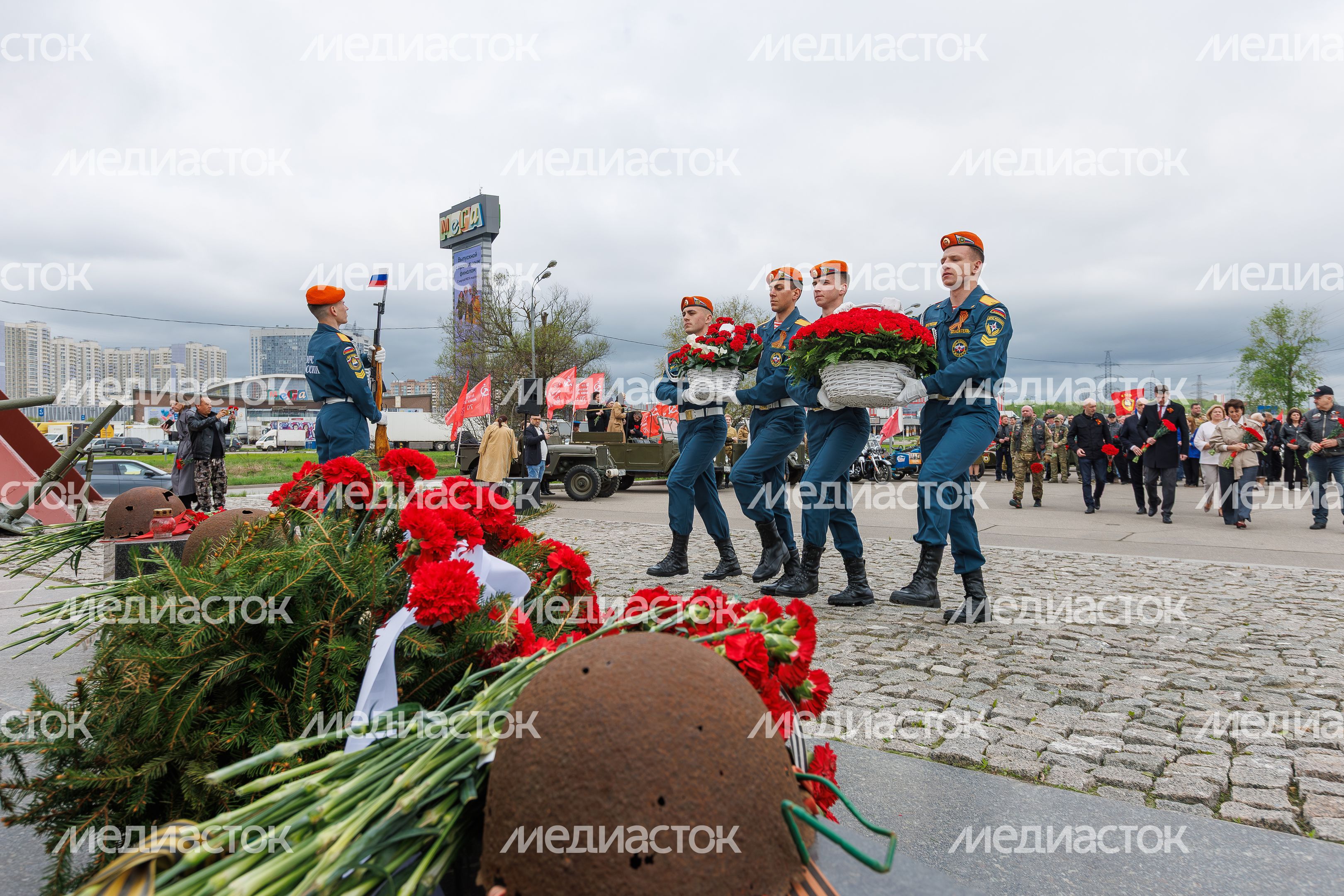 Мотопробег и торжественное возложение цветов к монументу «Противотанковые ежи» в День Победы в Химках Мотопробег и торжественное возложение цветов к монументу «Противотанковые ежи» в День Победы в Химках