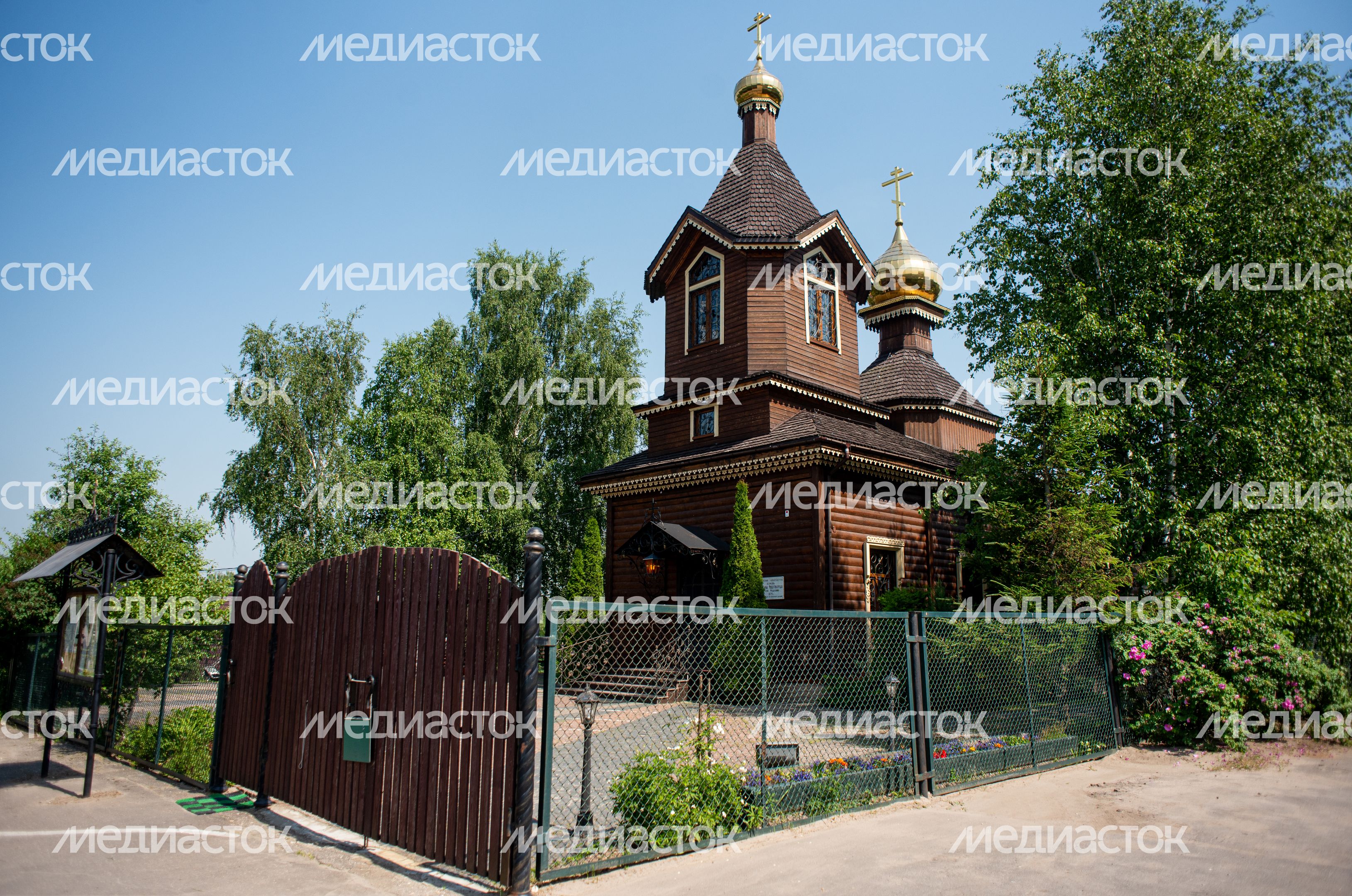 Летние виды Храма Николая Чудотворца в Федоскино