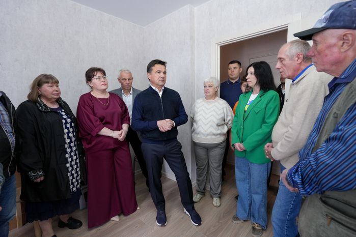 Андрей Воробьев поздравил новоселов, переехавших из аварийного жилья в новую многоэтажку в п. Южный г.о. Подольск