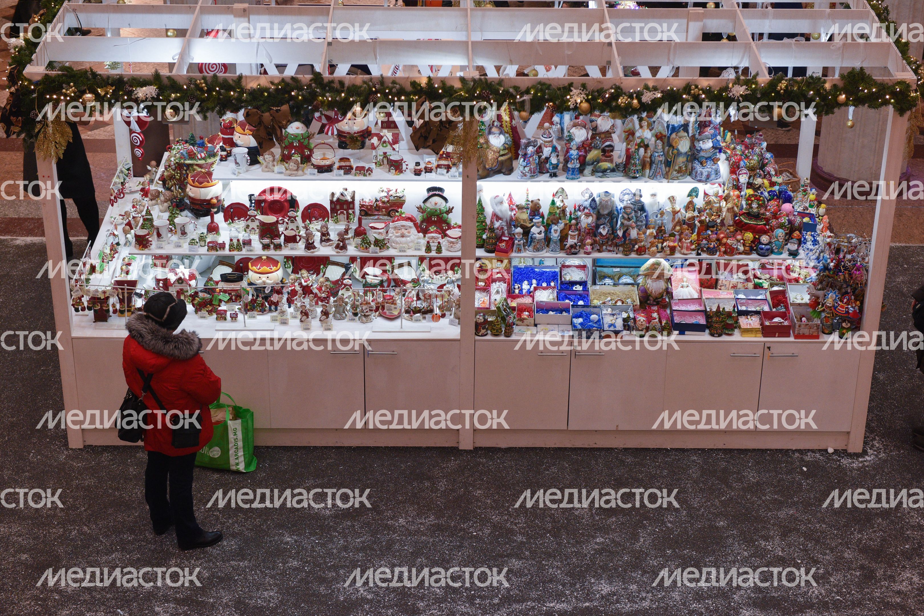 Самые яркие новогодние витрины Москвы