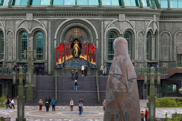 Мемориал «Матерям победителей» у Главного храма ВС РФ в Центральном парке «Патриот» Одинцовского округа